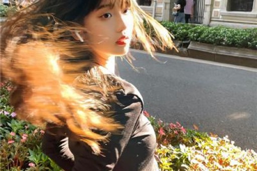 女网红开绿茶速成班称已售15万人 亲身示范眼神话术拿捏男性 多平台回应：确认违规已处罚