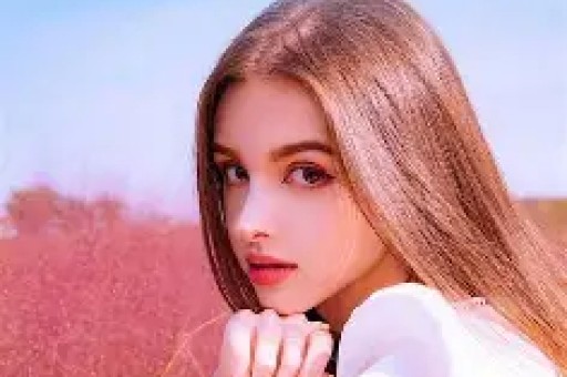网红“迅猛龙特蕾莎”开会员专属直播引争议本人回应